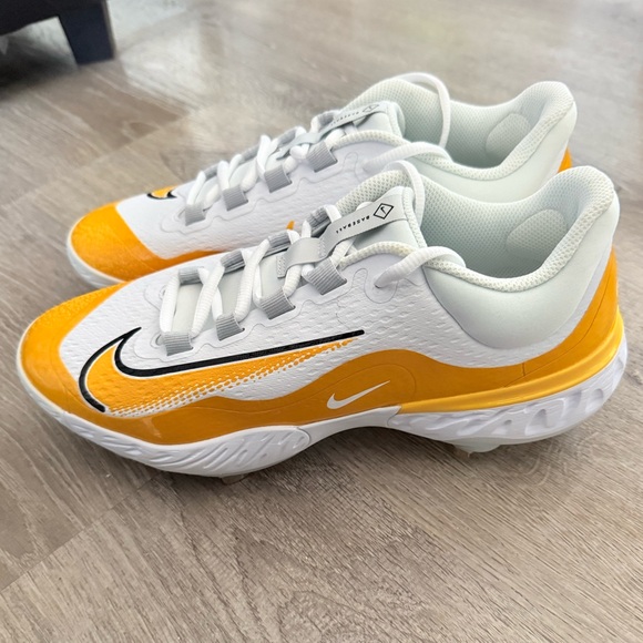 Nike Alpha Huarache Elite 4 Low TB White Amarillo Size 9.5